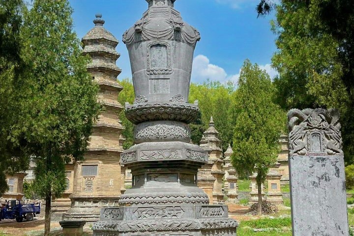 Luoyang privat dagstur till Longmen Grottoes och Shaolin tempel