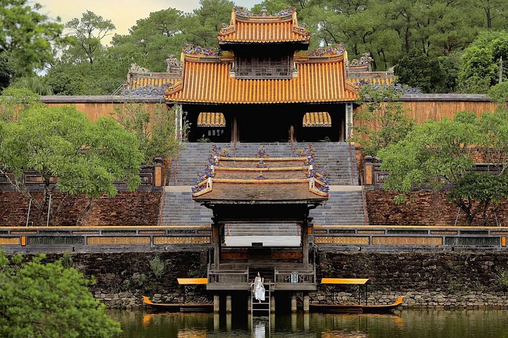 Tour della città di Hue con autista privato Itinerario flessibile e personalizzato