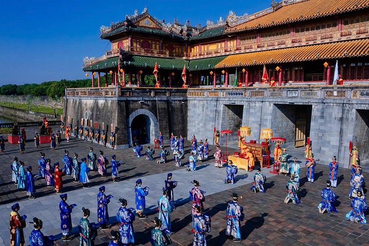 Tour della città di Hue con autista privato Itinerario flessibile e personalizzato