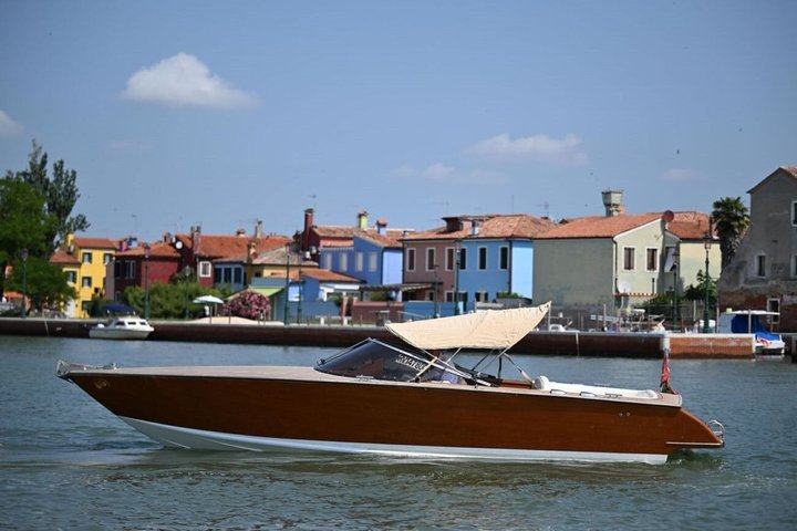 Tour 7 ore isole della Laguna di Venezia in motoscafo a noleggio