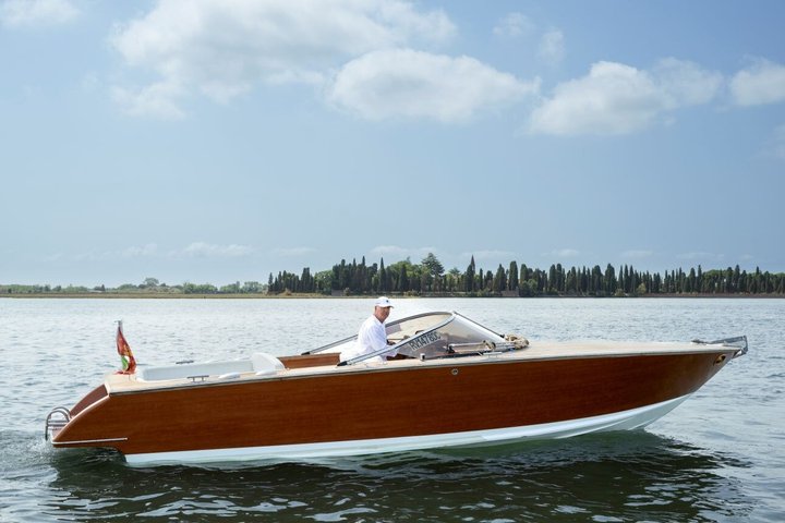 Tour 7 ore isole della Laguna di Venezia in motoscafo a noleggio