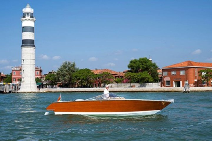 Tour 7 ore isole della Laguna di Venezia in motoscafo a noleggio