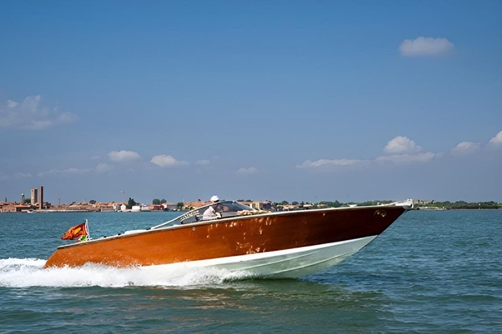 Tour 7 ore isole della Laguna di Venezia in motoscafo a noleggio