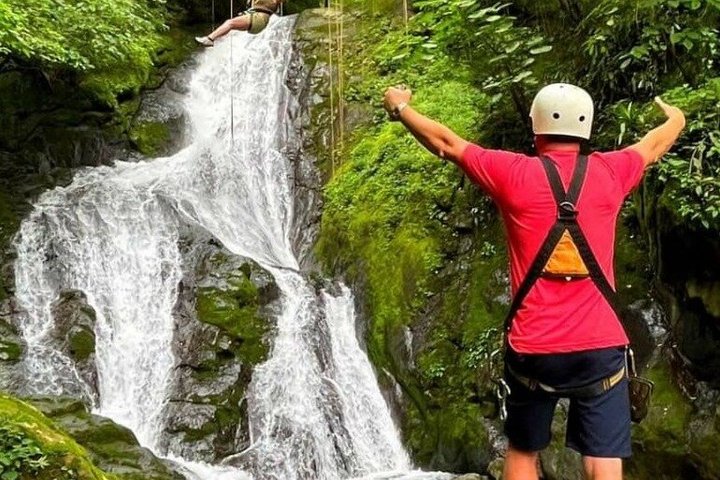 18 - Avventura con la zipline Oltre 11 cascate in Costa Rica