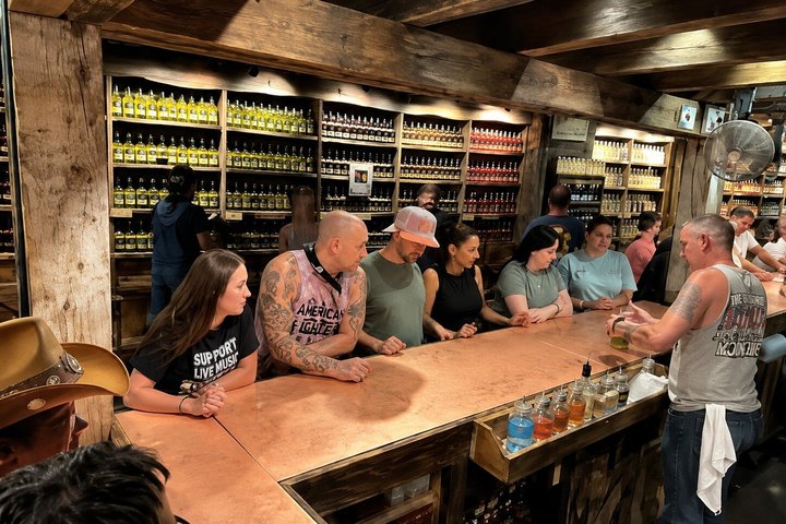 Restauranter i nærheden af Tennessee Smokies Distillery Tour and Tastings