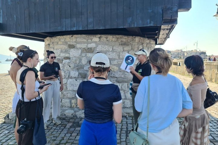 Tour guidato a piedi di Nesebar con visita alla cantina