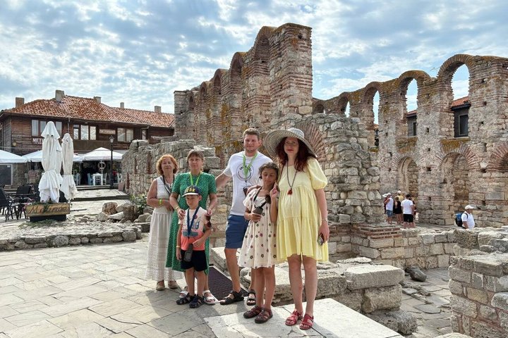 Tour guidato a piedi di Nesebar con visita alla cantina