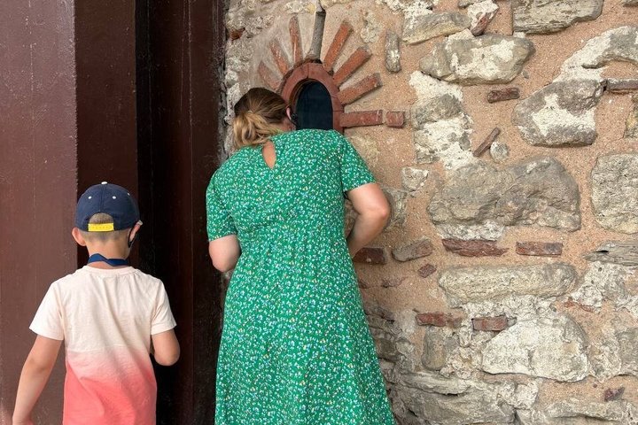 Tour guidato a piedi di Nesebar con visita alla cantina