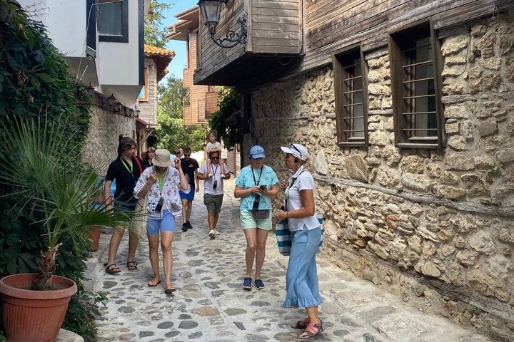 Tour guidato a piedi di Nesebar con visita alla cantina