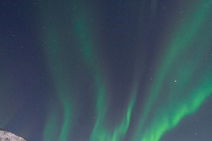 Liten gruppjakt på norrsken med lägereldsmiddag och foton