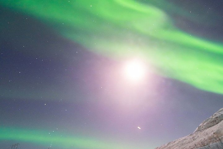 Liten gruppjakt på norrsken med lägereldsmiddag och foton
