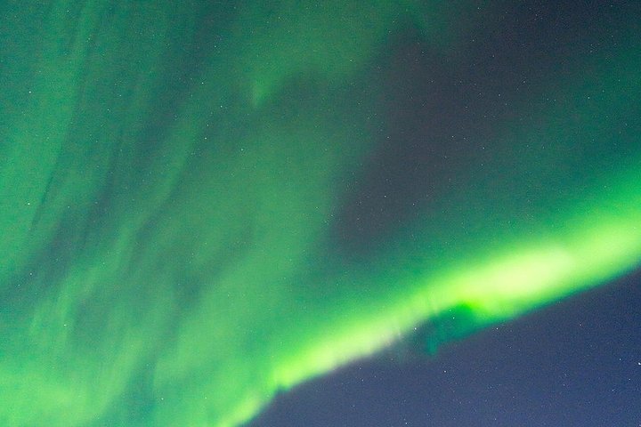 Liten gruppjakt på norrsken med lägereldsmiddag och foton