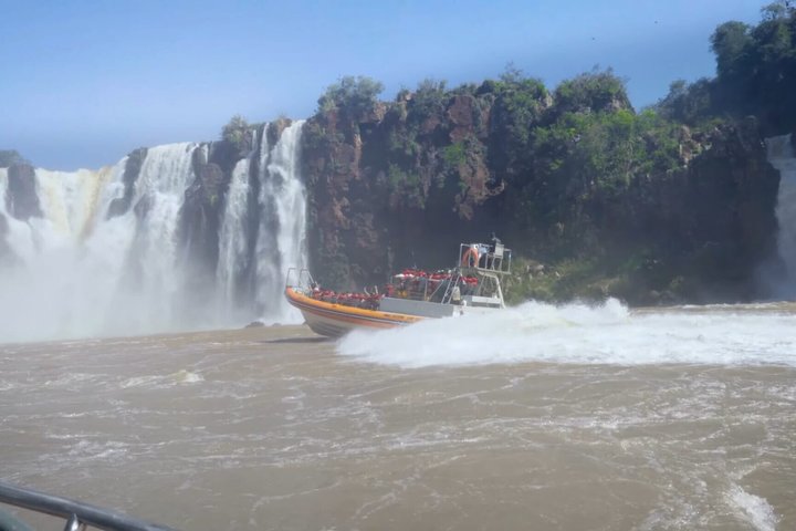 Gran Aventura Iguazu Falls: giro in fuoristrada e navigazione in barca a Iguazu