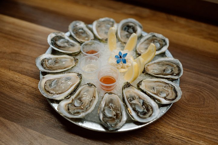 SIP & SHUCK - Oyster Shucking Class/ A pochi passi dalle navi da crociera