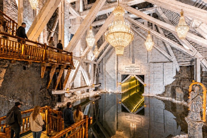 アウシュビッツ・ビルケナウと塩鉱山日帰りツアー(ホテル送迎付き)