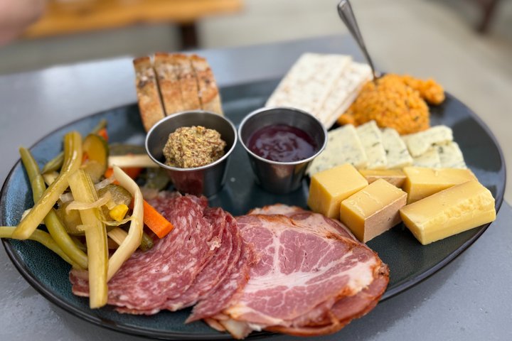 Raleigh : tour gastronomico del distretto dei magazzini con 5 degustazioni e barbecue