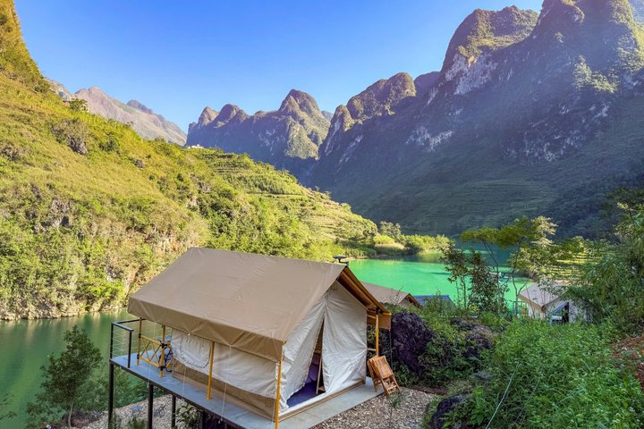Avontuurlijke Ha Giang Loop : Gemakkelijke ruiters Camp-Trekking Tours 3D2N