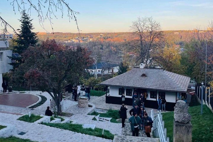 Private Guided Day Tour to Iasi from Chisinau
