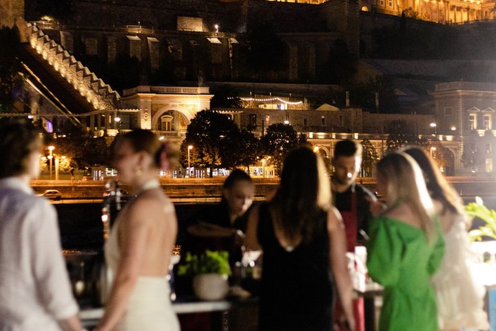 Budapest Dinner Cruise with Live Music & Unlimited Drinks