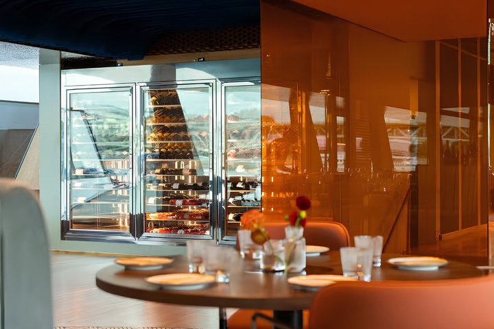 Budapest Dinner Cruise with Live Music & Unlimited Drinks