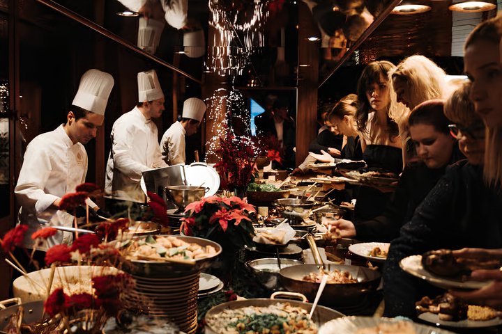 Budapest Dinner Cruise with Live Music & Unlimited Drinks