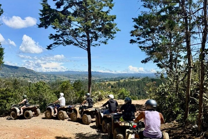 Escapade exclusive en montagne : Excursion en quad au départ de Medellín avec déjeuner