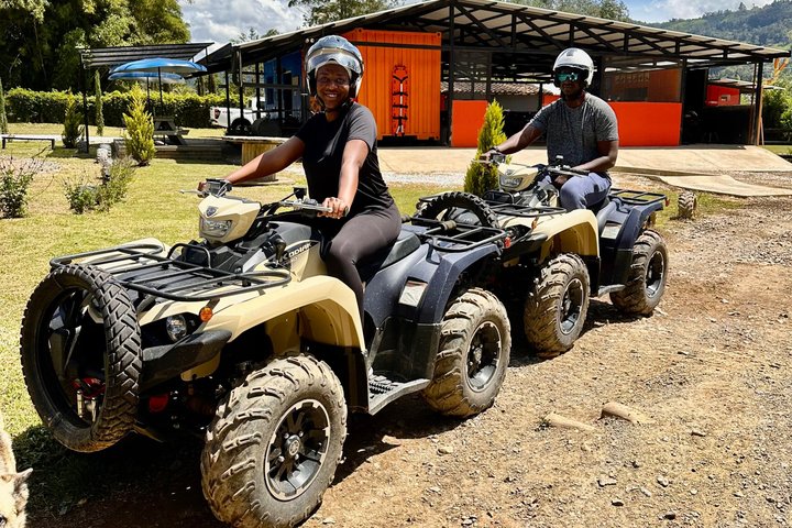Escapade exclusive en montagne : Excursion en quad au départ de Medellín avec déjeuner