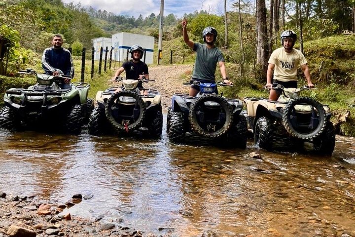 Escapade exclusive en montagne : Excursion en quad au départ de Medellín avec déjeuner