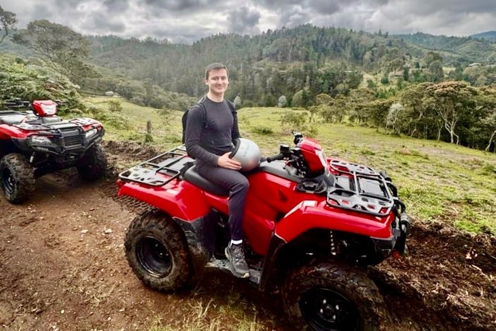 Escapade exclusive en montagne : Excursion en quad au départ de Medellín avec déjeuner