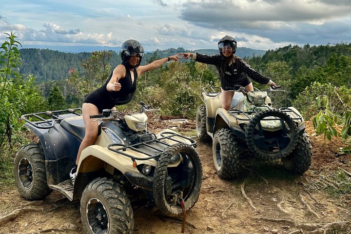 Escapade exclusive en montagne : Excursion en quad au départ de Medellín avec déjeuner