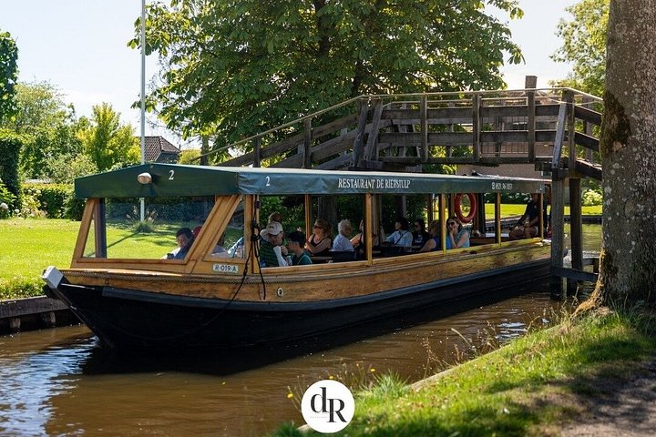 Giethoorn Rondvaart met Koffie en Stroopwafel