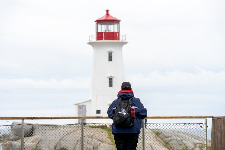 Halifax Premium Tour: Peggy's Cove, Citadel & Titanic Cemetery