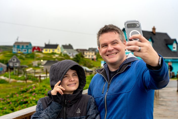 Halifax Premium Tour: Peggy's Cove, Citadel & Titanic Cemetery