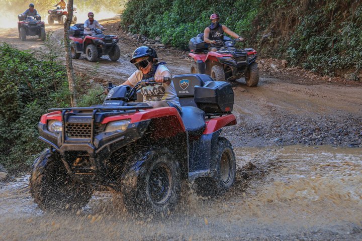 Tour privado en Cuatrimoto con cascada y degustación de Tequila