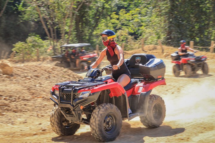Tour privado en Cuatrimoto con cascada y degustación de Tequila