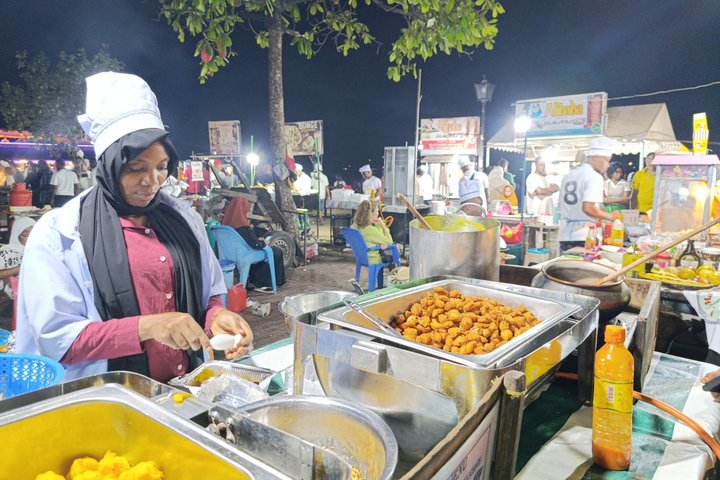 Tour a piedi serale di Stone Town con visita ai mercati alimentari