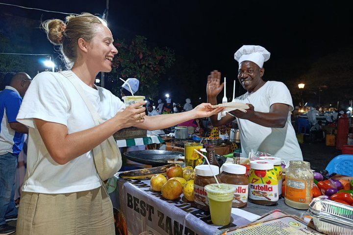 Tour a piedi serale di Stone Town con visita ai mercati alimentari