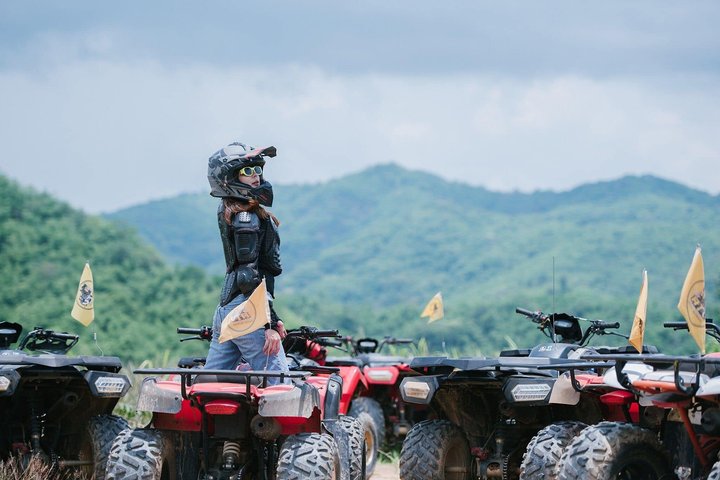 滝とビューポイントを巡るチェンライATVジャングルアドベンチャー