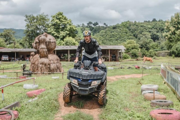 滝とビューポイントを巡るチェンライATVジャングルアドベンチャー
