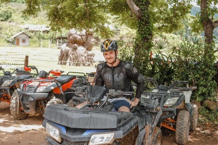 滝とビューポイントを巡るチェンライATVジャングルアドベンチャー