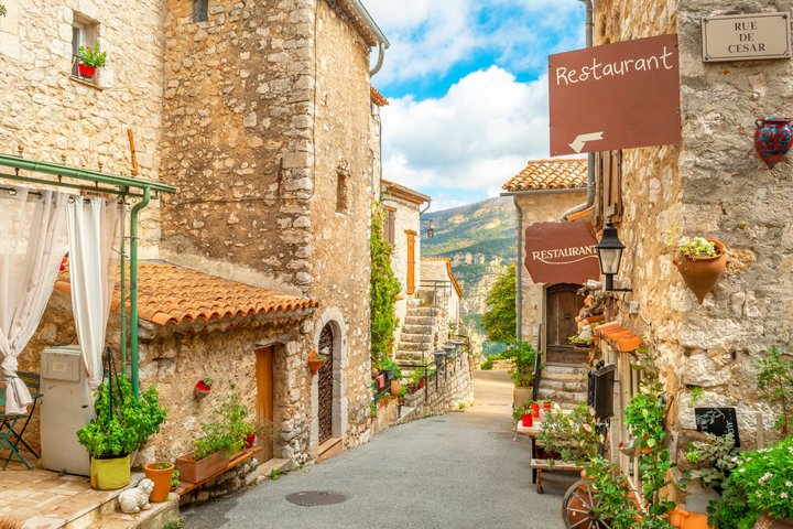 Villages de contes de fées de la Côte d'Azur et découverte des parfums