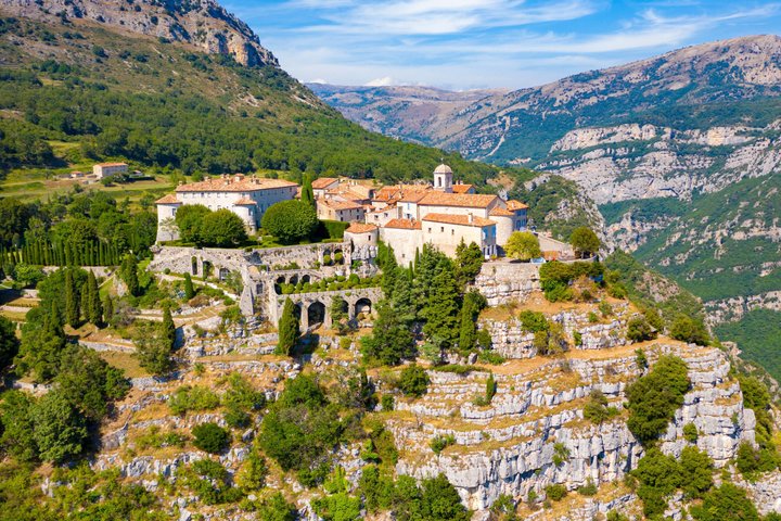 Villages de contes de fées de la Côte d'Azur et découverte des parfums