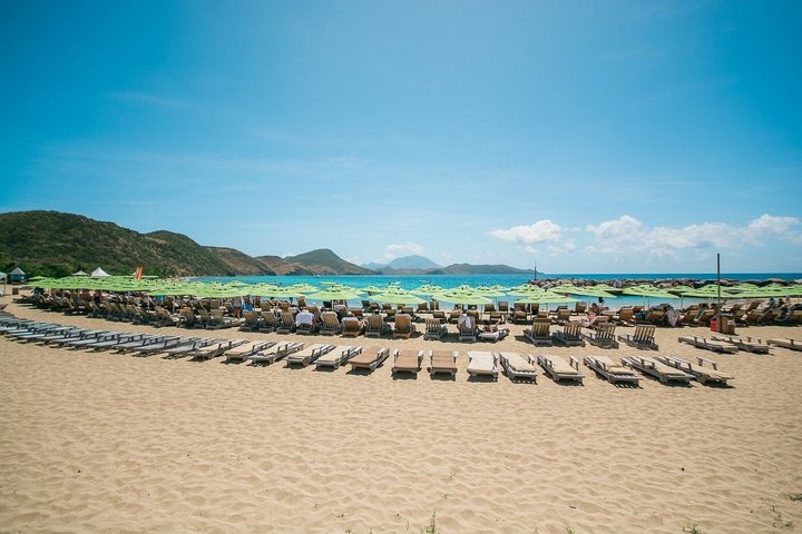 St Kitts : Beach Gems Sea Glass & Timothy Hill View