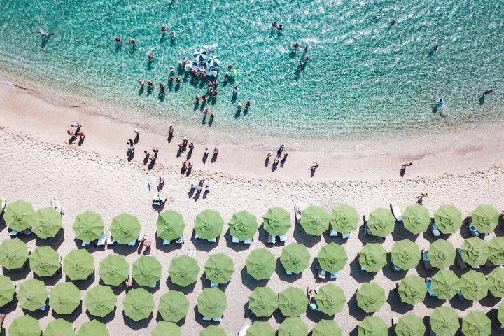 St Kitts : Beach Gems Sea Glass & Timothy Hill View