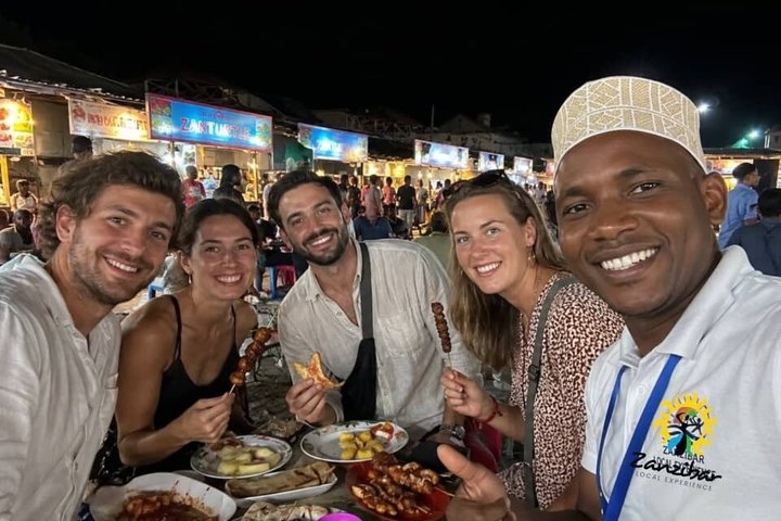 Tour a piedi serale di Stone Town con visita ai mercati alimentari