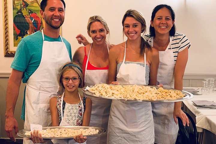 Bologna: Pasta en Tiramisu Kleine Groep Kookles met Wijn