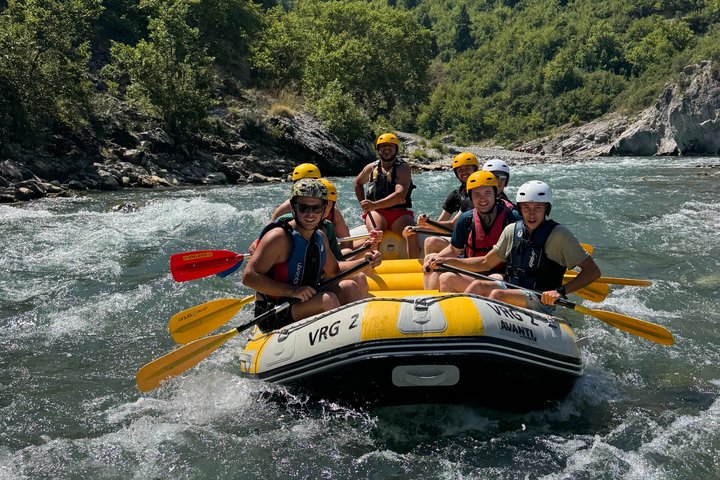 Vjosa Rafting Getaway : Forsränningstur i Vjosa River, Permet