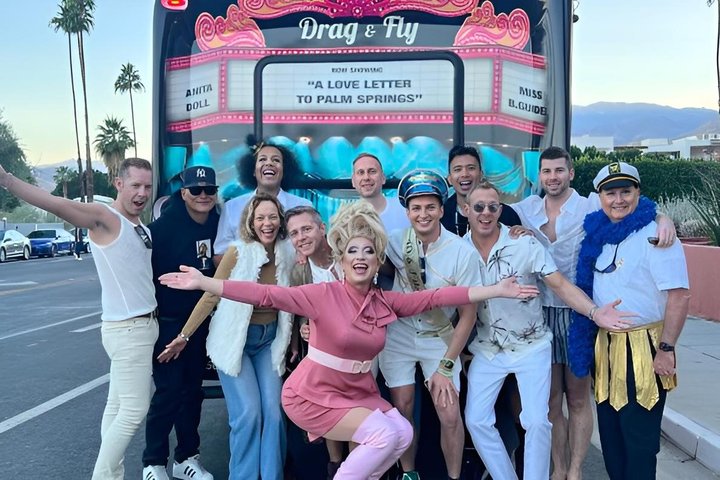 Drag Queen organiseerde een bustour door Palm Springs