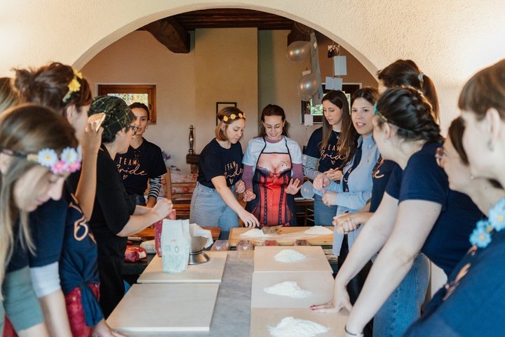 Clase privada de cocina toscana y vino en Chianti con Diana