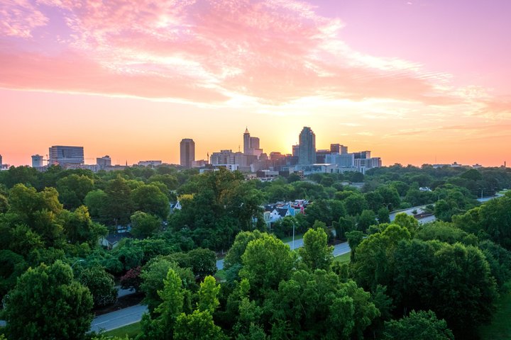 Raleigh : tour gastronomico del distretto dei magazzini con 5 degustazioni e barbecue